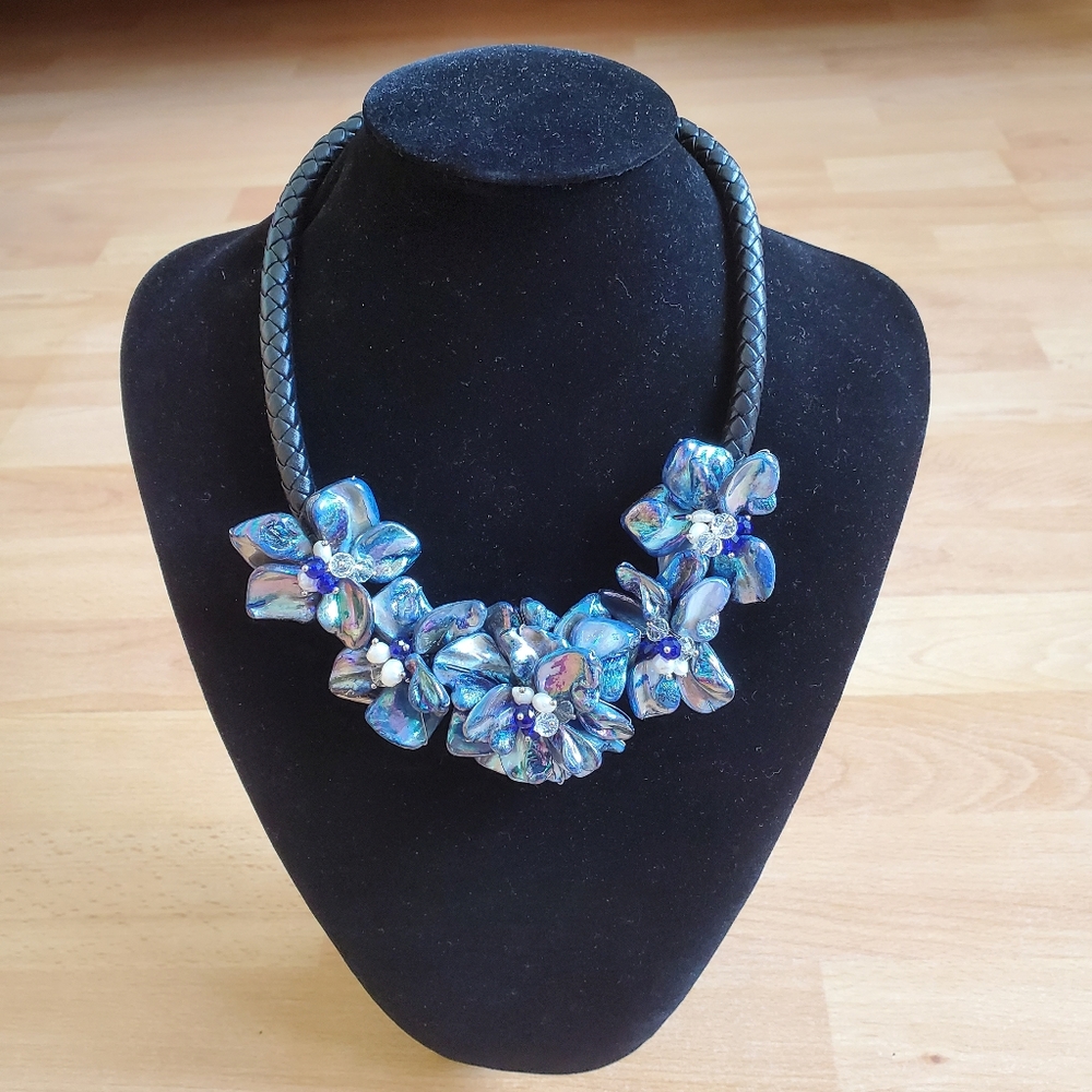 This is brand new necklace was bought a long time ago  but never been worn.